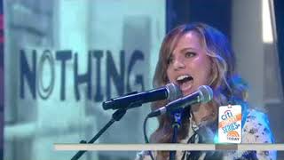 Hailey Knox performs ‘Awkward’ live