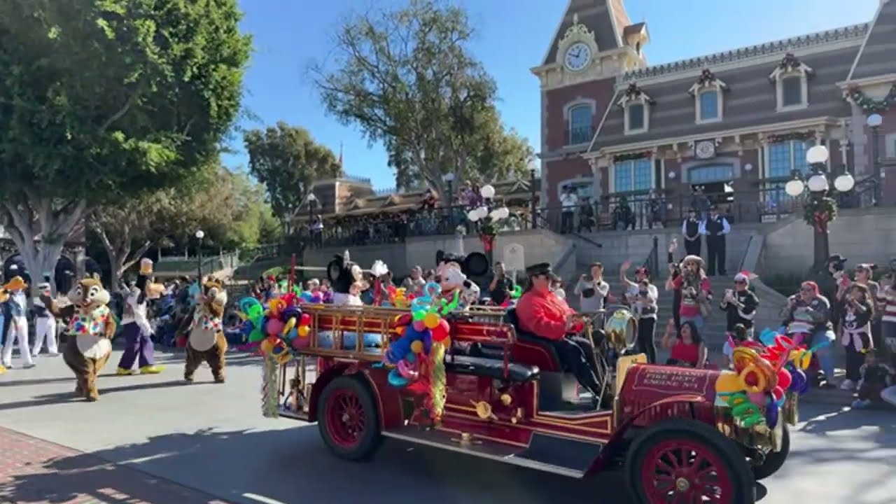 LIVE - Mickey and Minnie’s Birthday Cavalcade 2022