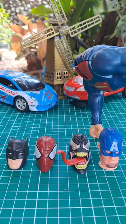 Superman chooses Batman's head #marvel #marveltoys #superhero