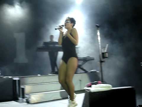 The Fear - LILY ALLEN @ Luna Park, Argentina - 19....