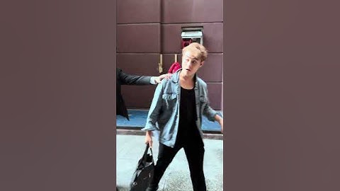 Help the girl get back her lost bag [CONDA NGUYEN] #condanguyen #kindness #goodman #hero #help