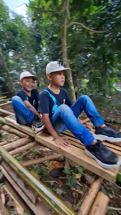 PERMAINAN ANAK JAMAN DULU LORI DARI PELEPAH POHON AREN
