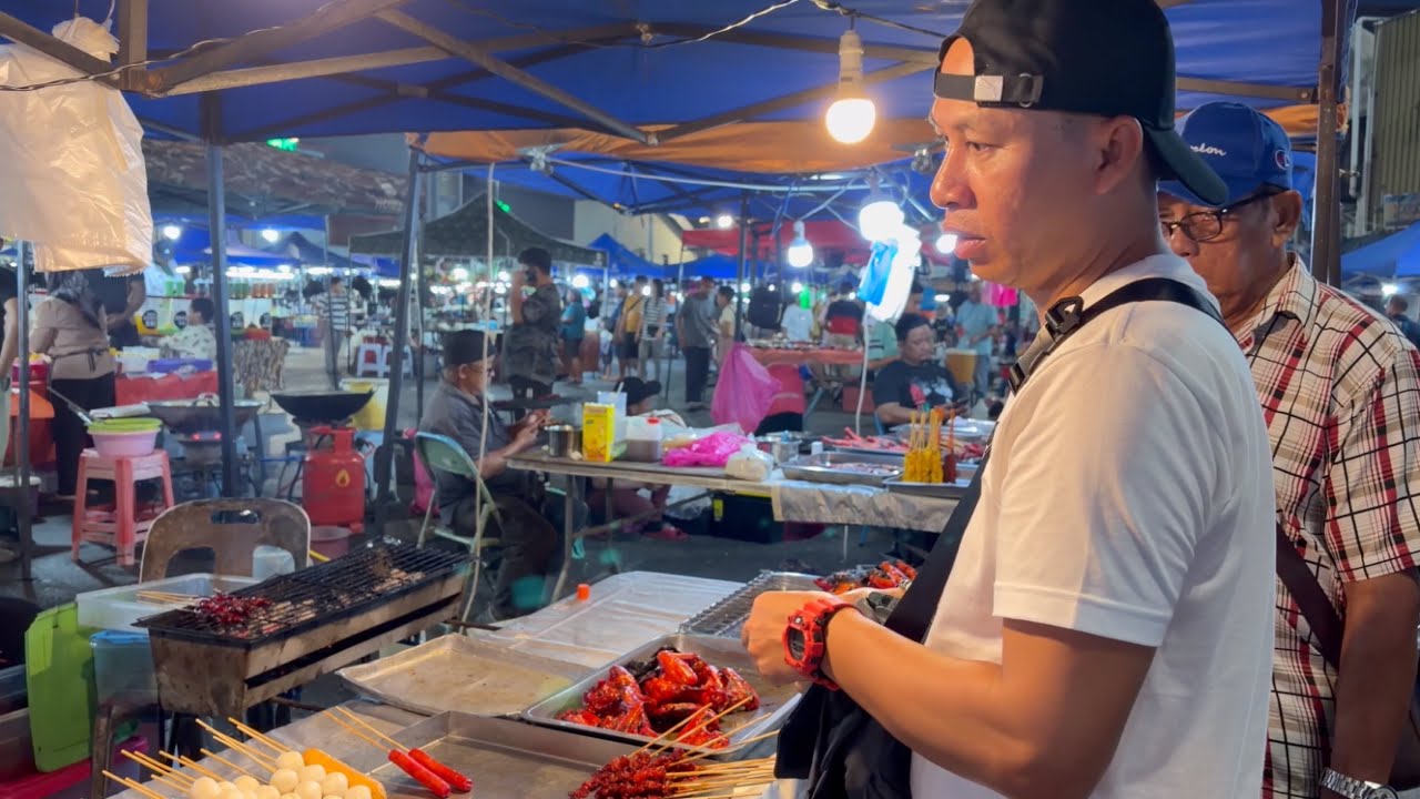 Прибытие в Сибу, посещение ночного рынка Сибу, шопинг и поиски еды.