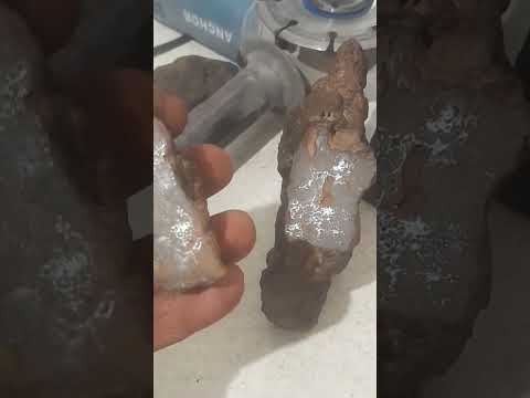 شهاب سنگ اهنی سنگی بافته ماه داره جذبهاهنربا ۸۰درصد فقط یک برش زدم