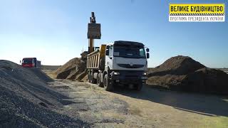 “Велике будівництво”: активно триває реконструкція злітно-посадкової смуги аеропорту “Херсон”