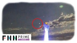 UFO? 夜空を超高速移動する光る物体をカメラが捉えた