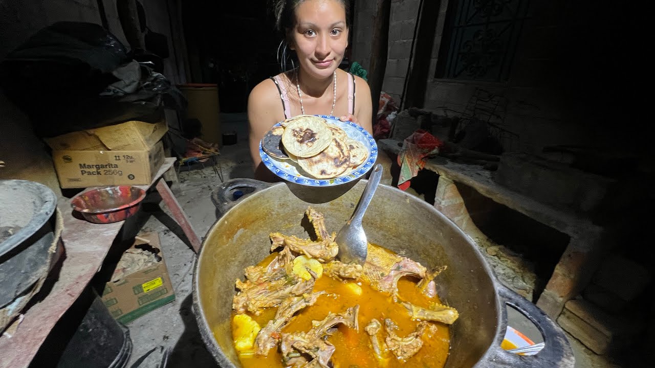 Rosi asiendo un Rico sopon😋🦆!pesca en el río torola 
