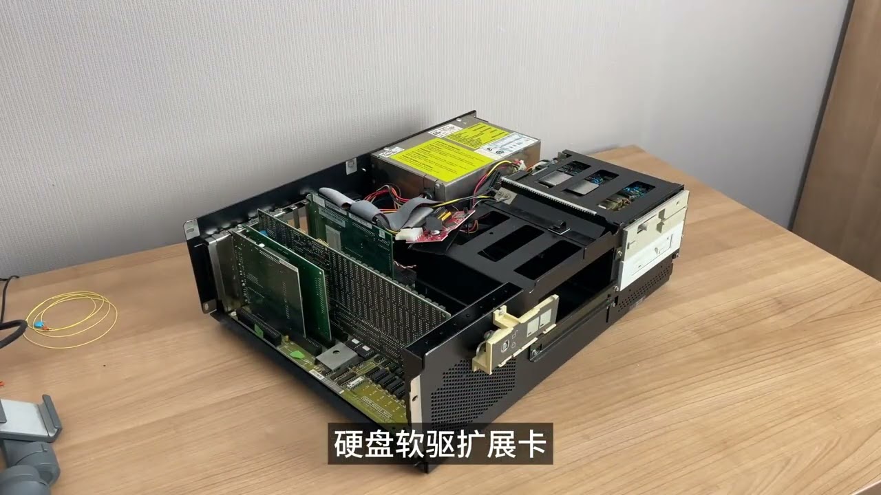 电脑AT标准的来源：IBM PC AT 系列 #古董电脑 #电脑知识大科普 #怀旧电脑 #老电脑 #硬件科普  IBM于1984年推出的PC AT电脑，定位高端市场，得到了广泛的认可，同时IBM开放了