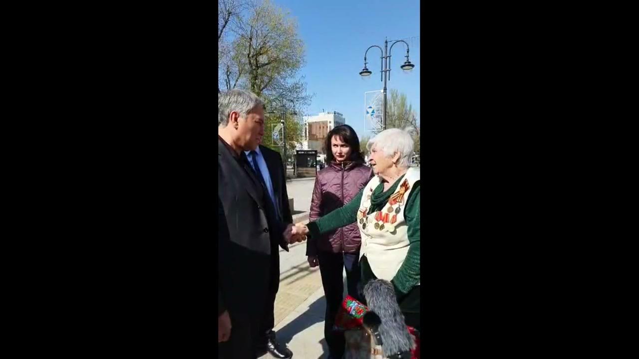 Бабушка полное видео. Володин и пенсионерка. Бабушка из Саратова и Володин. Володин разговор с пенсионеркой.