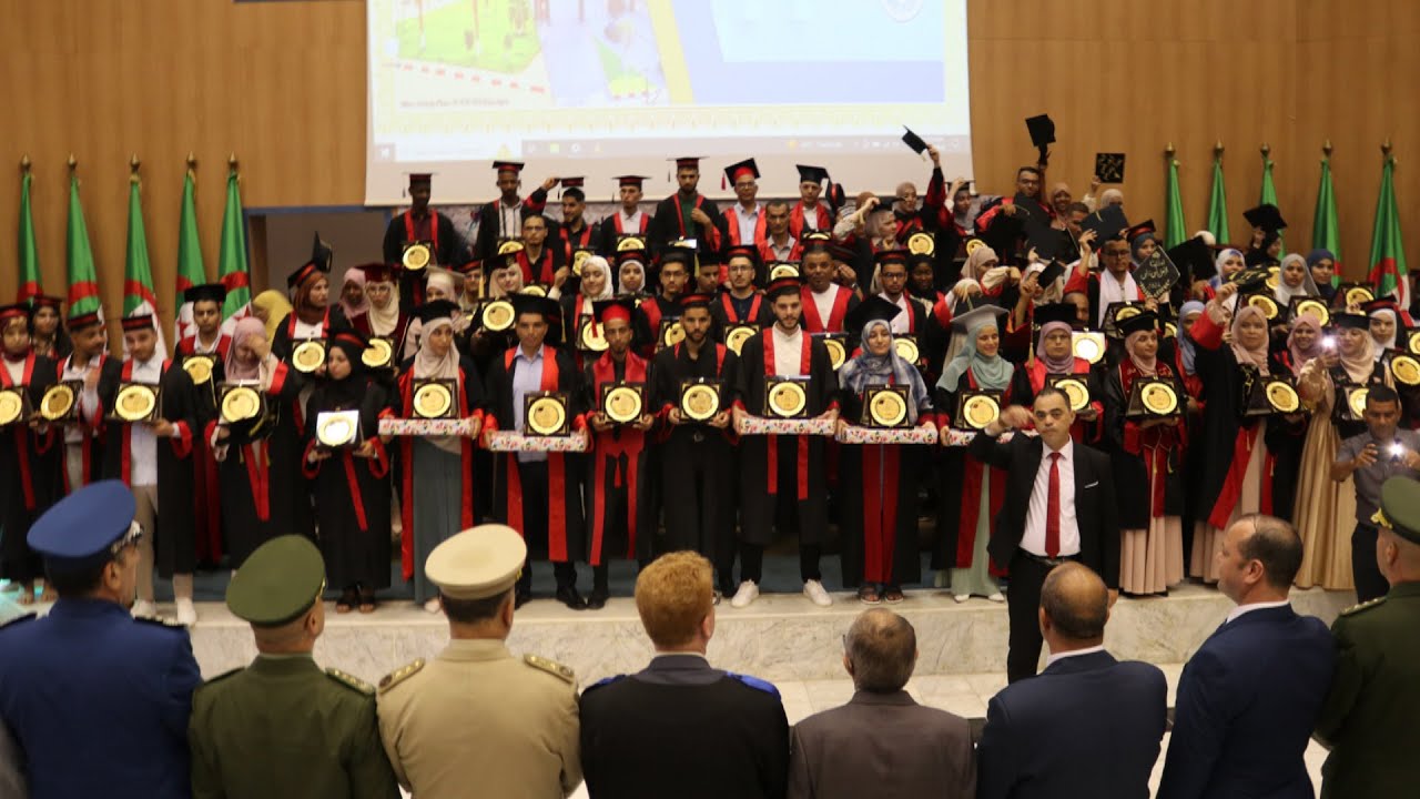 الطلبة الأوائل المتفوقين على دفعاتهم (الطور الاول-الثاني) بجامعة بسكرة للسنة الجامعية 2024/2023.