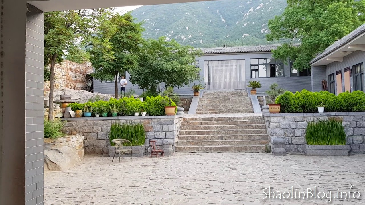 Наша Альма-матер :) Школа шаолиньского гунфу "Гулунь чань-юань" - YouTube