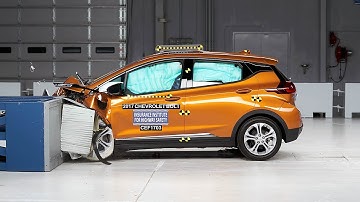2017 Chevrolet Bolt moderate overlap IIHS crash test