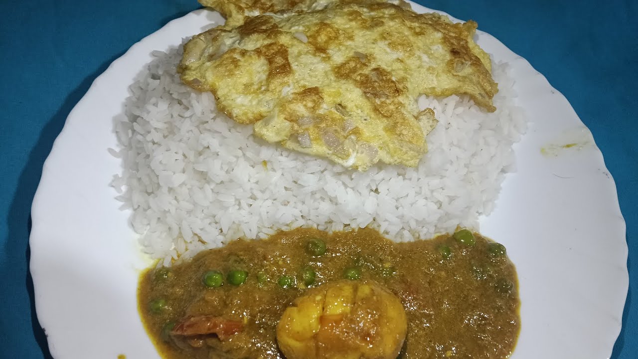 Hello doston today I eat rice and dal and anda amlet and anda sabji