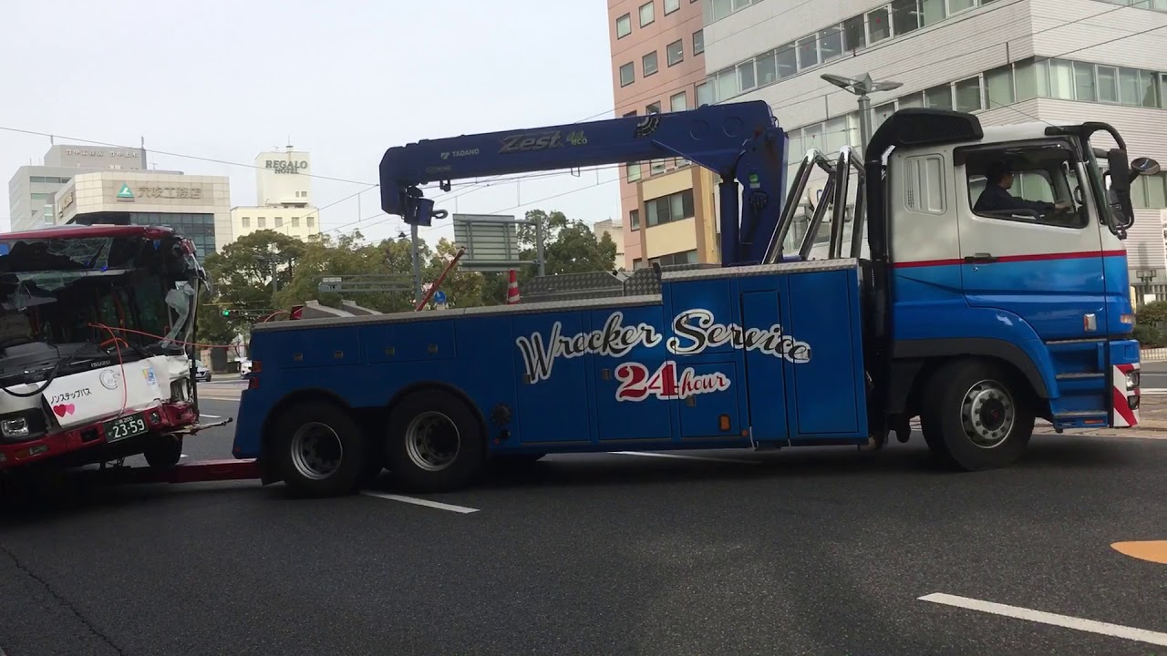 事故バスレッカー移動