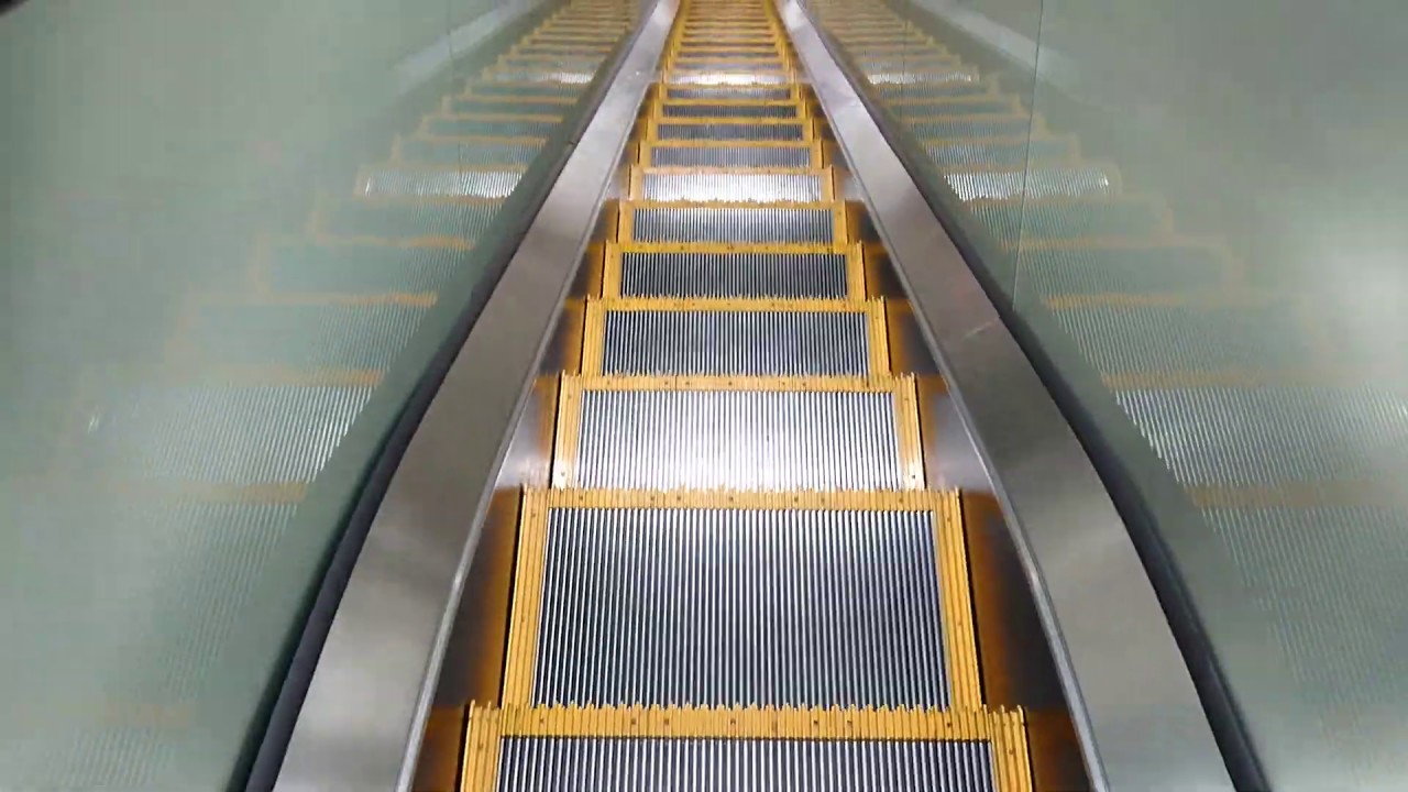 大阪 船場センタービルのエスカレーター（9号館側）