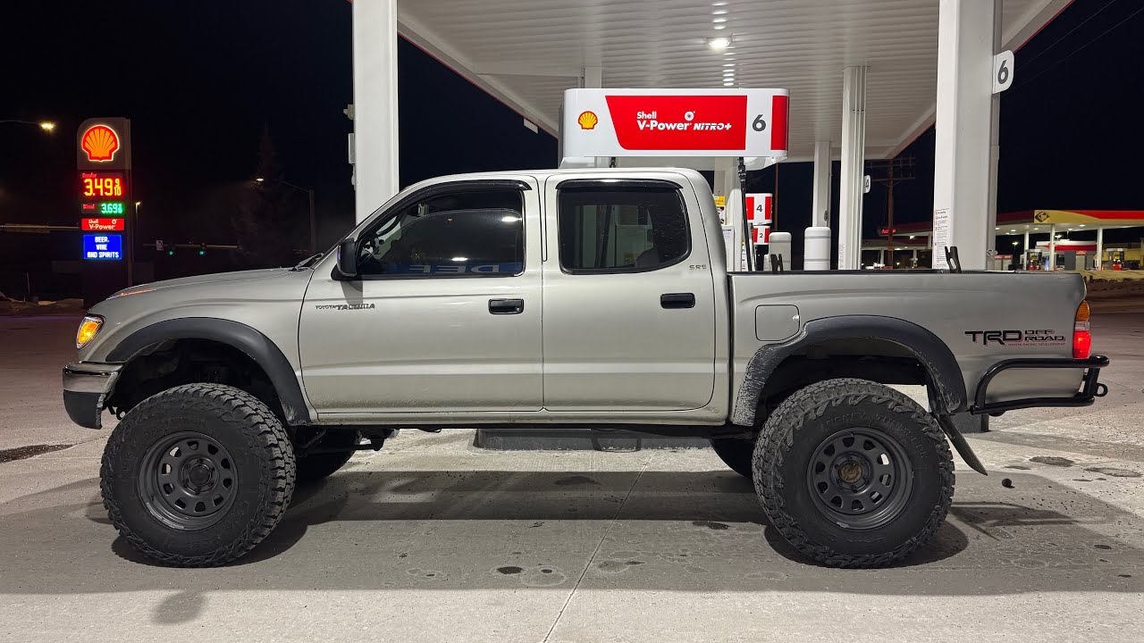 Установка нового заднего бампера для Tacoma.