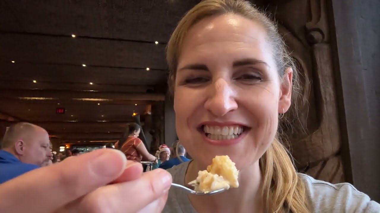 🍹Ohana Dining Review Disney World | Can I Learn to Love Bread Pudding?