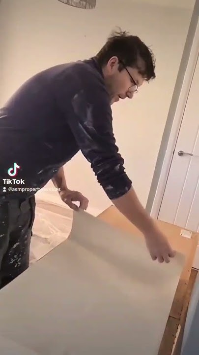 wallpapering-short-banging-it-on-the-wall-in-under-a-minute-time-lapse