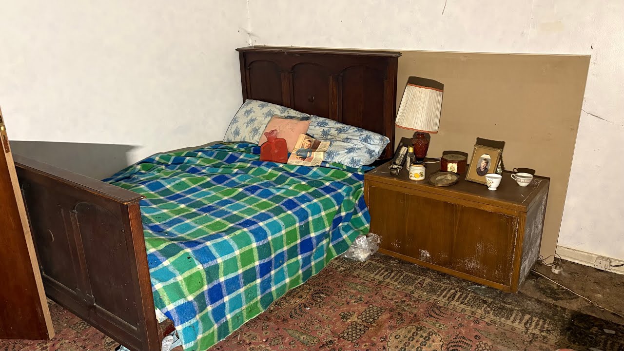 Капсула времени в стиле 80-х, оставленная там на долгие годы.