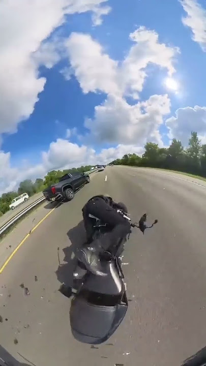 🏍️💥 Motor Kazaları Serisi: Anlık Adrenalin ve Bayılma! | #Shorts