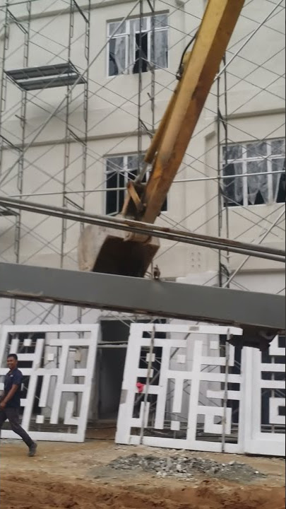 Waw,| pekerja excavator mengamuk ketika gaji lambat,