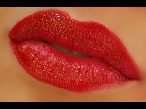 Video: Dita Von Teese Ha Collaborato Con MAC Per Creare Un Rossetto Rosso