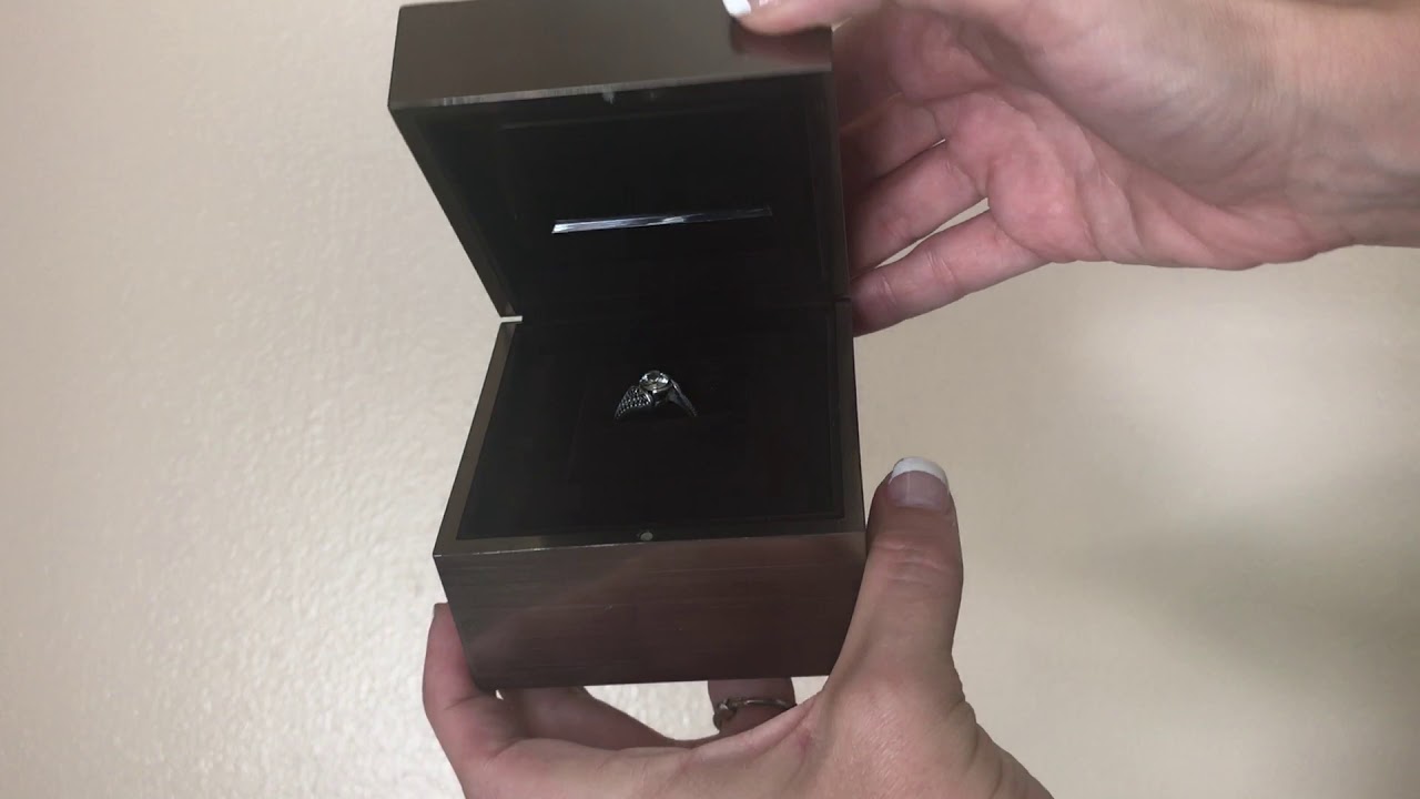 Video Ring Box: 2.4" Screen, USB Port, USB Cable