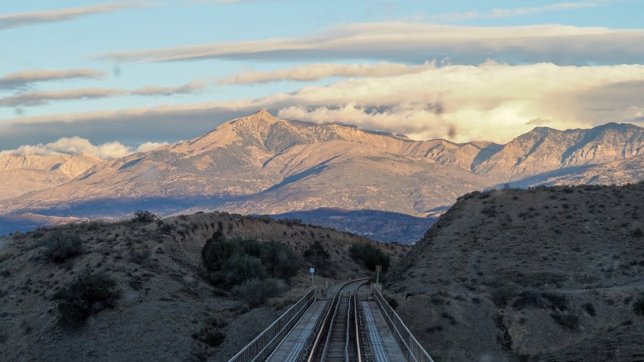 رحلة رائعة على متن القاطرة 060DS من مدينة برج بوعريريج إلى الجزائر العاصمة. يمر عبر المناظر الطبيعية