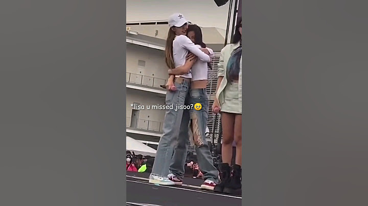 Lisoo hugging at Bornpink World Tour💕 #blackpink #lisoo