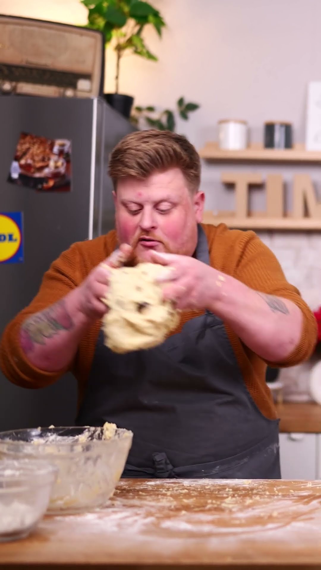 Vegan kochen mit Timo: Veganer Stollen mit Marzipan - YouTube