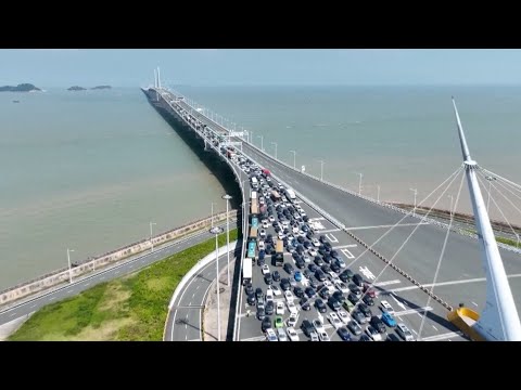 Hong Kong-Zhuhai-Macao Bridge sees travel peak during holiday