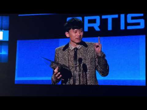 张杰AMA全美音乐大奖飙英语 最后问候娜娜 好有爱啊！！
