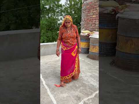 Bhikhi ko ￼ guitar Baja na Beta Hai 😍🤩 #viralshort #funny #youtubeshorts