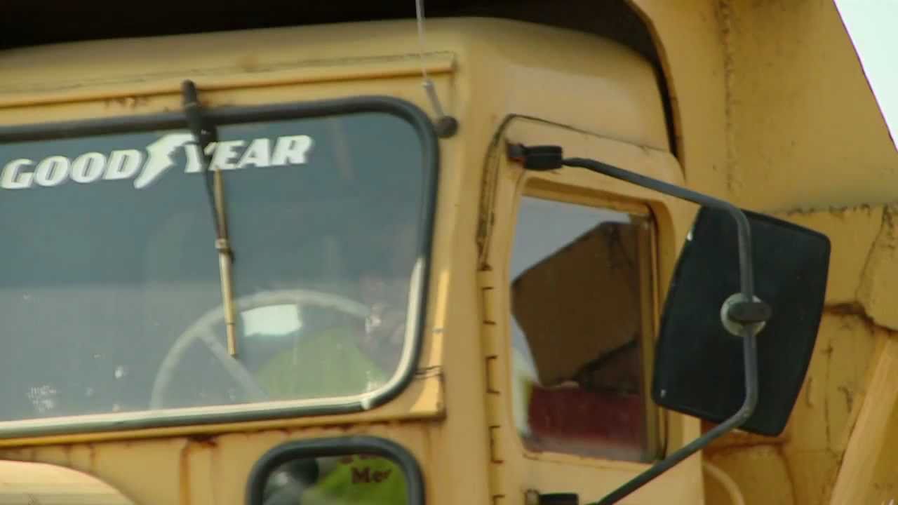 BTM11 - Dump Truck Pulling - Big Tractor Meet 2011
