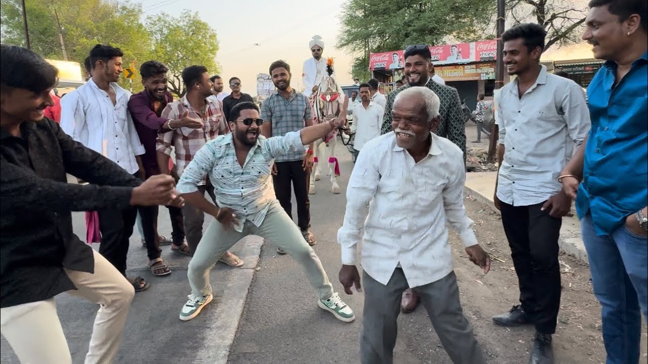 दोस्ताच्या लग्नात लय ENJOY केला  | VLOGGER SAGGY | MARATHI VLOG