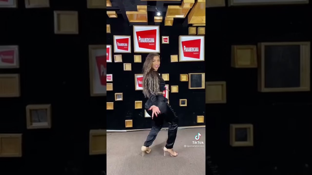 #Short | Paula Arias visitó la cabina de la única radio salsera que llega a todo el ??.