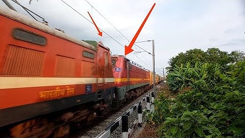 HIGH SPEED TWINS WAP4 LEADING MALDA INTERCITY EXPRESS FURIOUSLY||INDIAN RAIL||