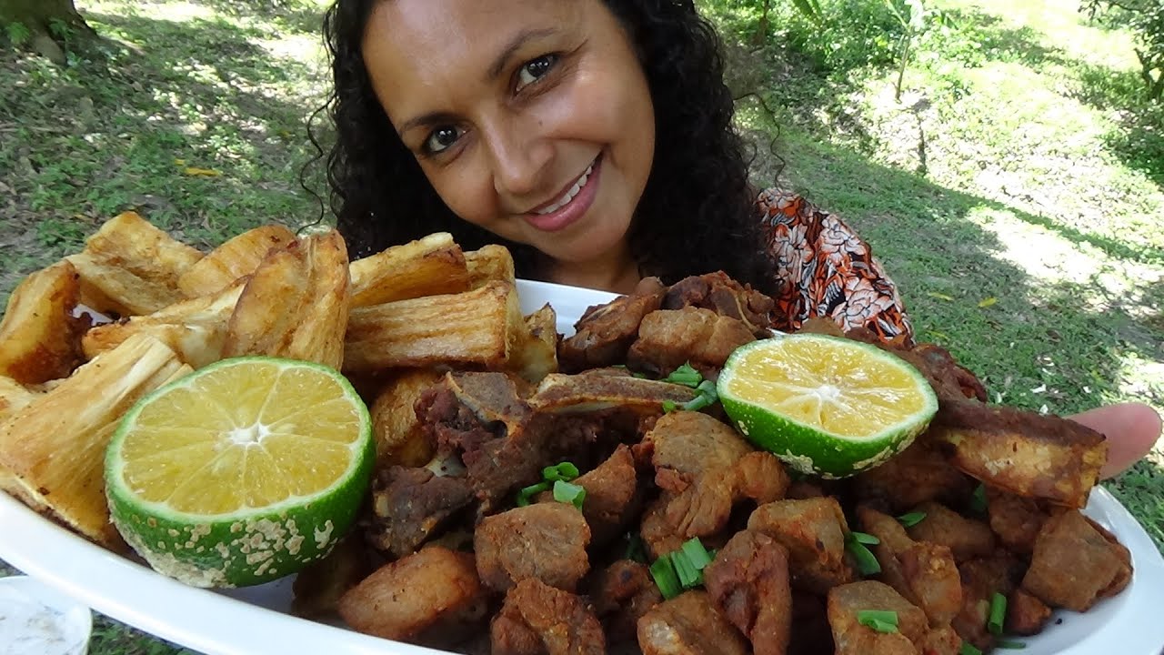 AIPIM COLHIDO NA HORA E FRITO + COSTELINHA NO SÍTIO PINTO NO LIXO!