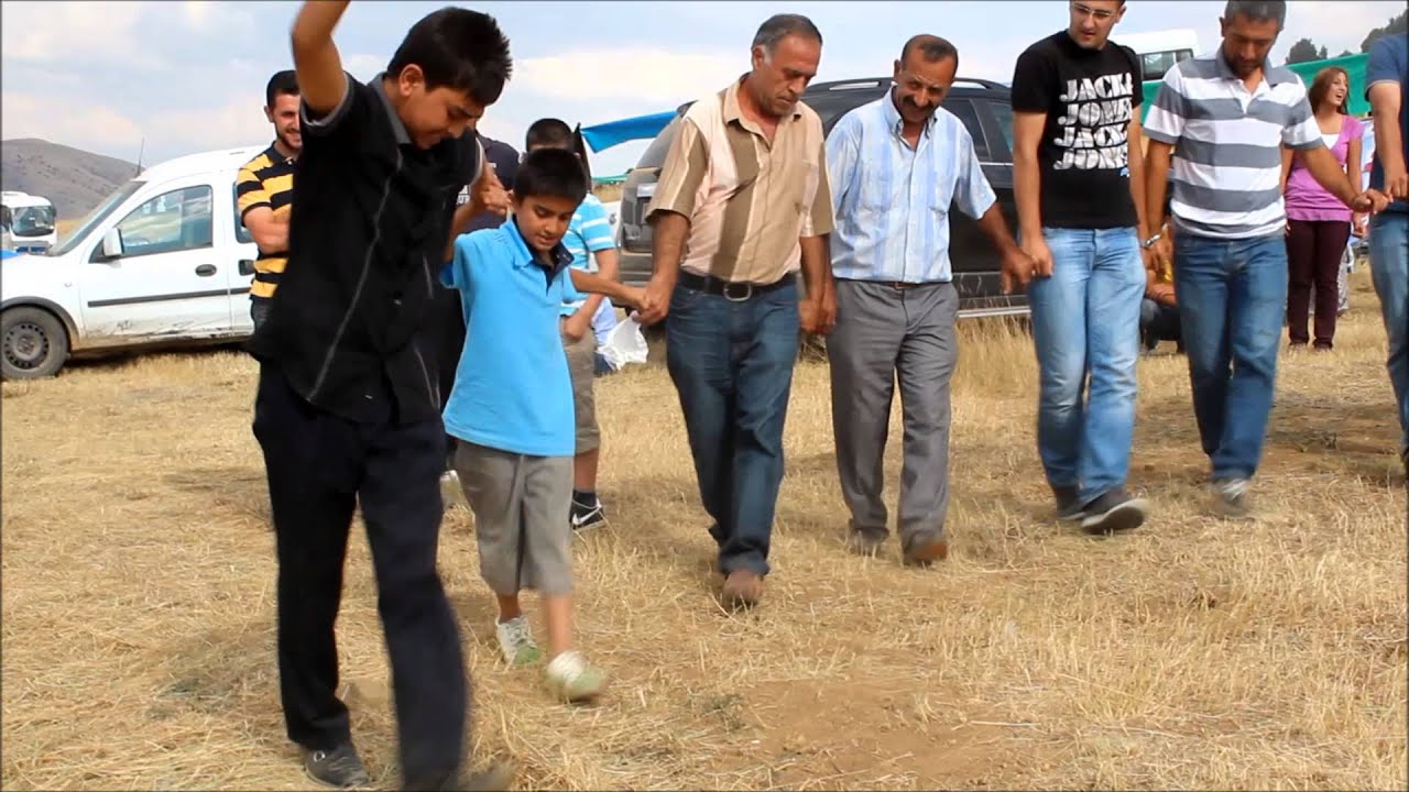 Erzincan Halayları - Dizden kırma üç ayak