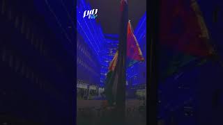 ملصقات تضامنية مع الطبيب أبو صفية أمام مقر "بي بي سي" في لندن