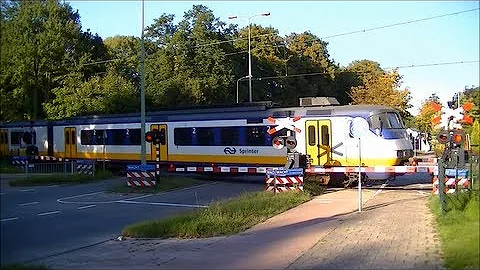 Spoorwegovergang Soest // Dutch railroad crossing