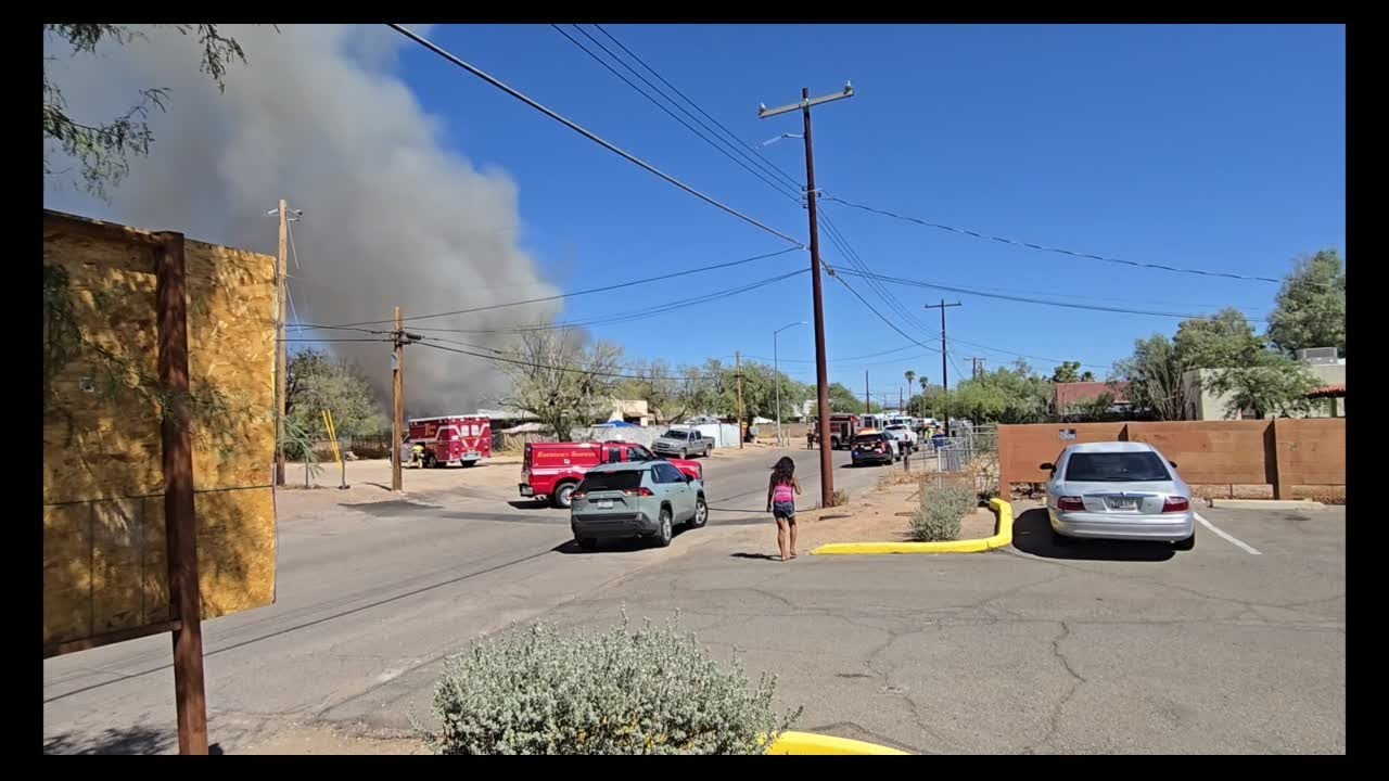 Fire crews work to put out mobile home fire in midtown Tucson - YouTube
