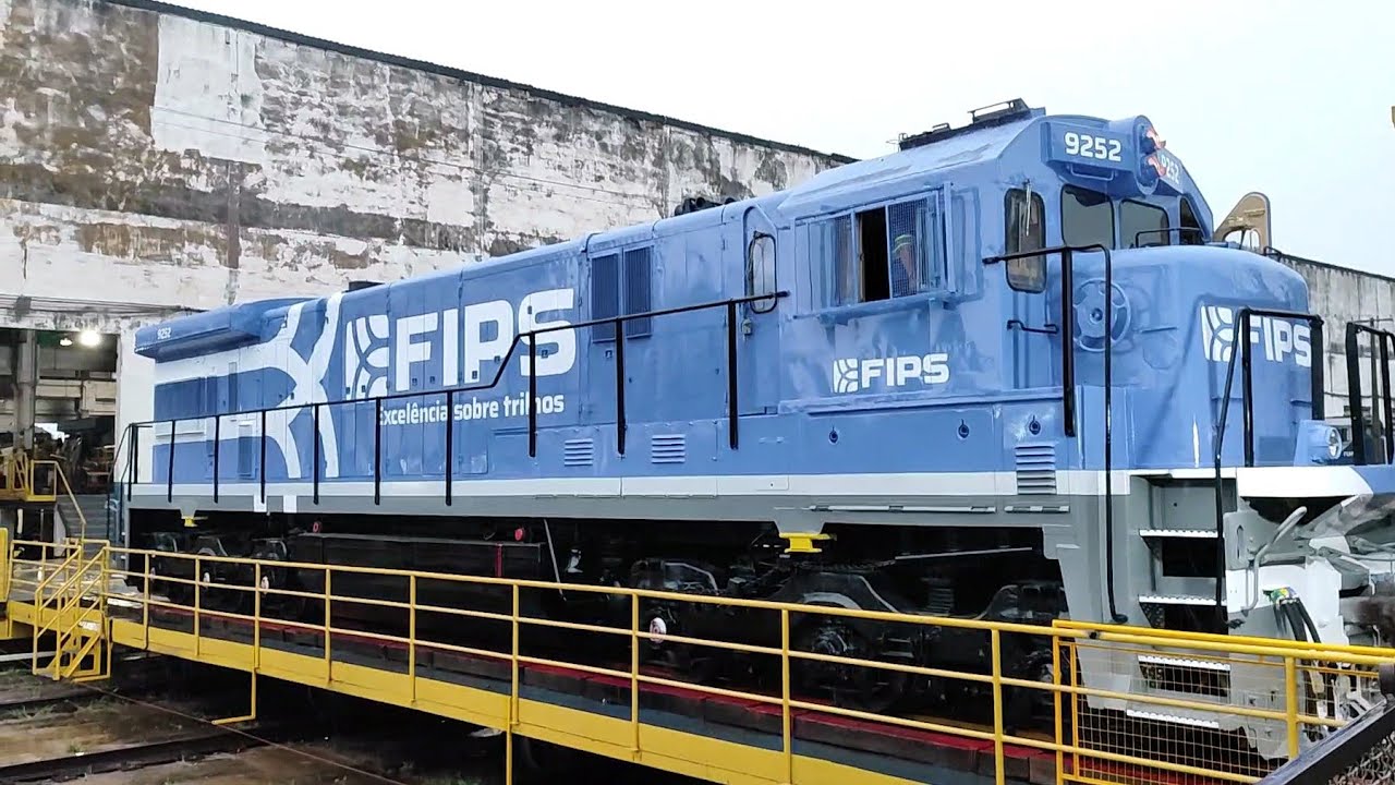 FIPS - Ferrovia Interna do Porto de Santos. Locomotiva C30 9252 com a nova pintura FIPS.