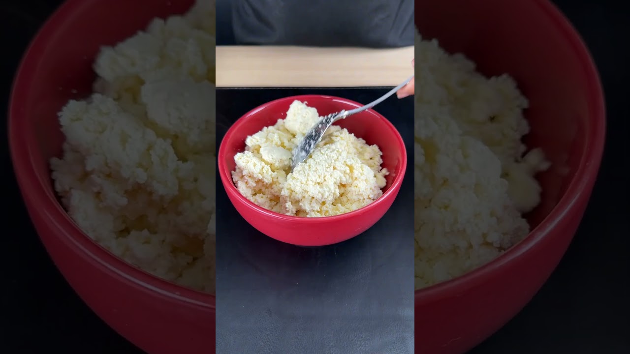 Pour the egg into the boiling milk. I stopped spending at the market