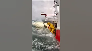62 metres wave 😳| #oceanwaves #shorts #short #trending #viral #shortvideo