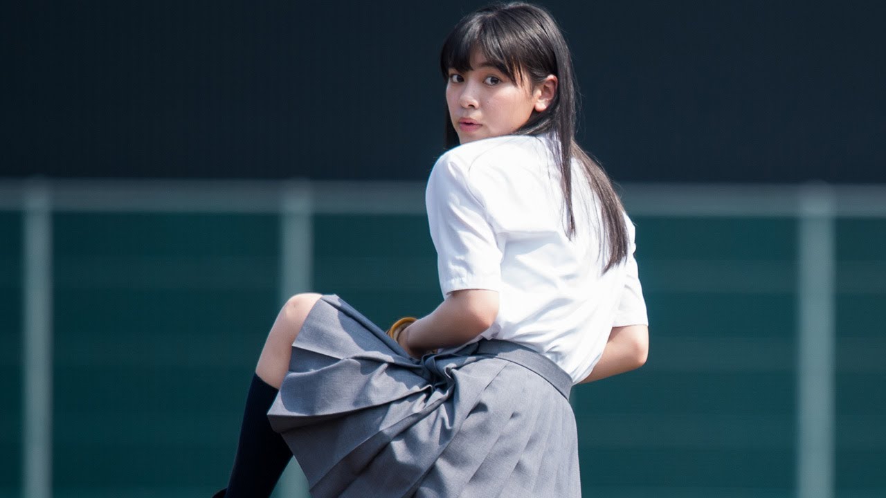 103キロ超なるか！注目のCM美少女が制服姿で“神ピッチング”披露！