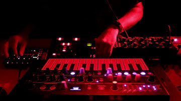 random techno 021 arturia microfreak(v3.0), bastl thyme, mother-32, korg es-1