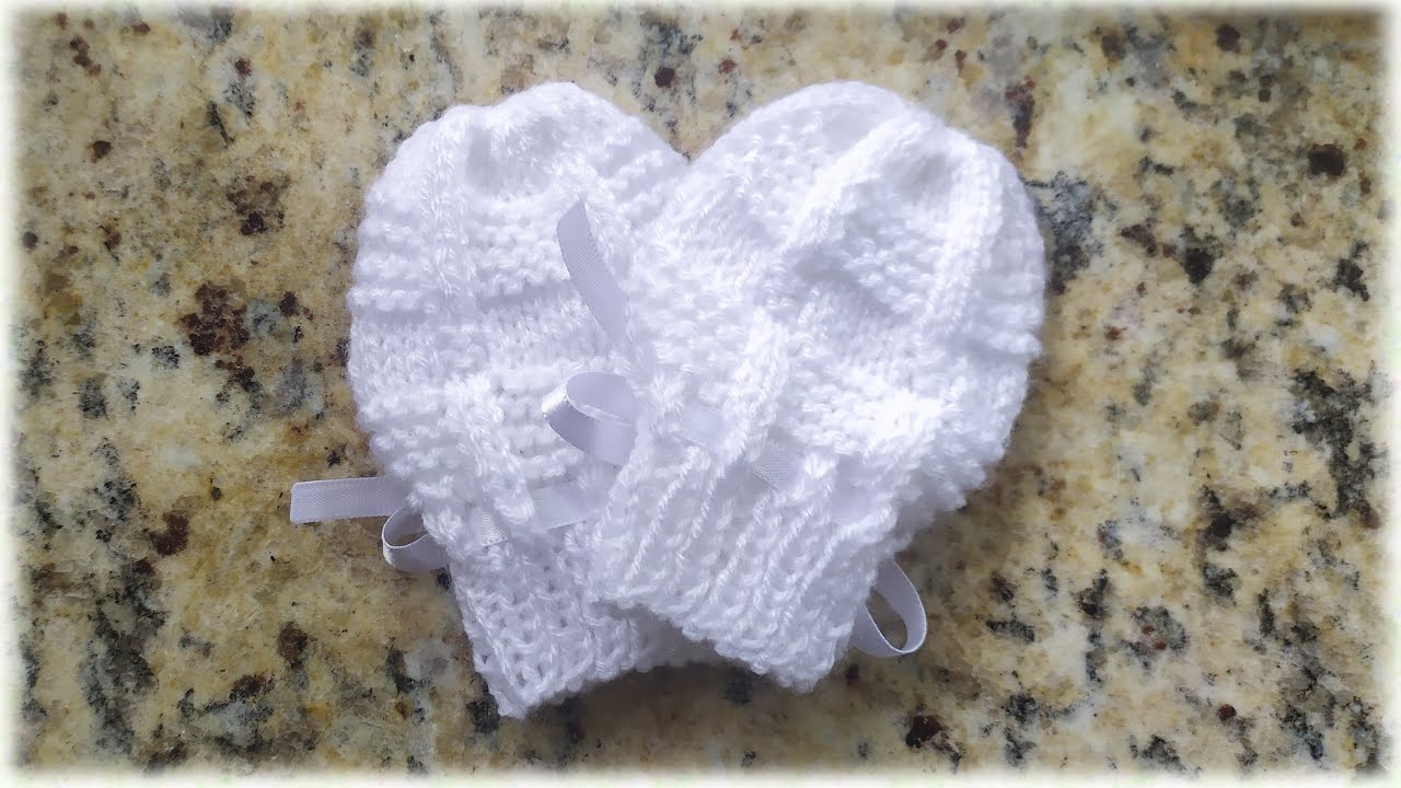 GUANTECITOS EN DOS AGUJAS PUNTO CESTA