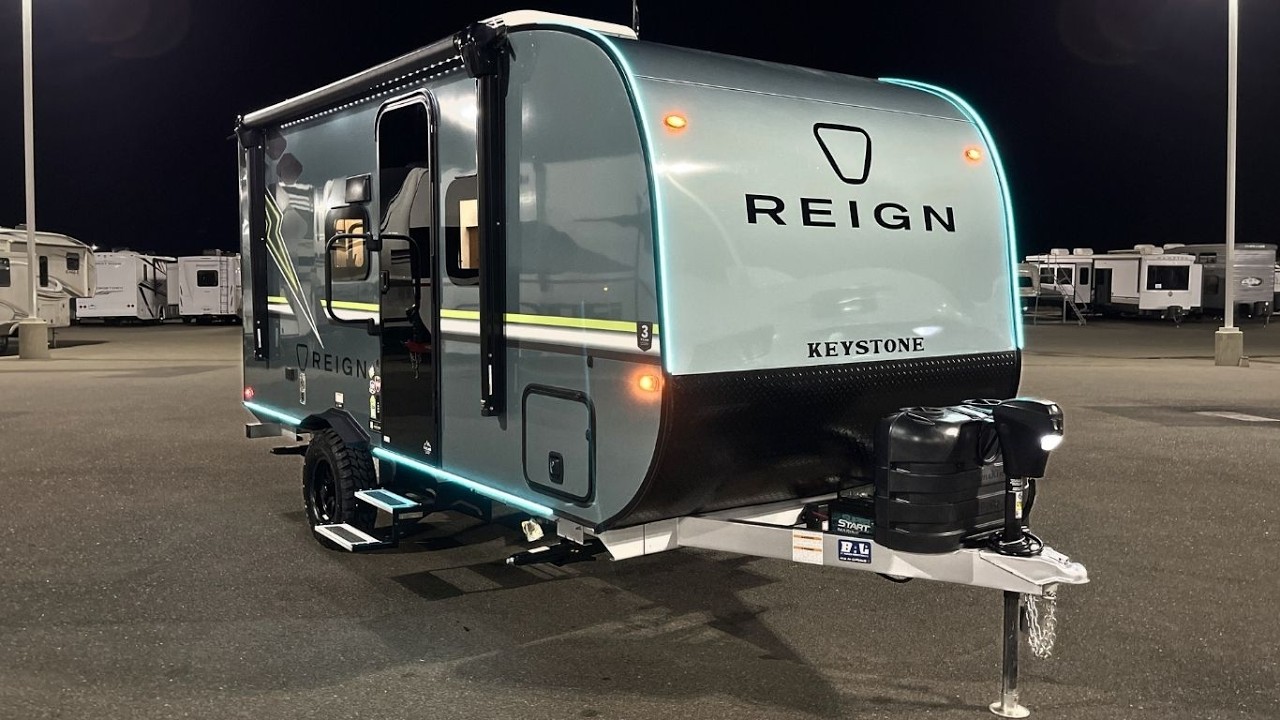 Не судите по размеру — эта 19-футовая яхта Reign 15RB обеспечит вам первоклассный комфорт!