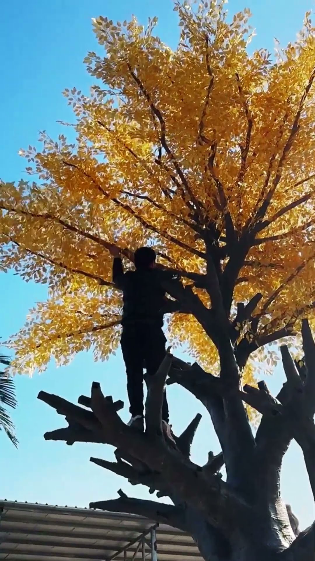 Plastic landscape tree assembly process- Good tools and machinery make work easy